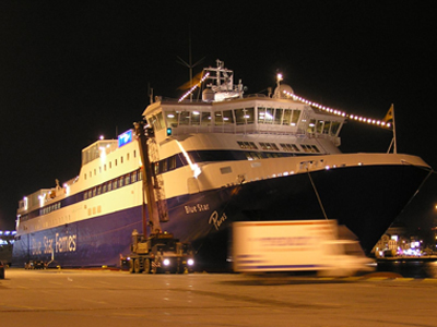 Ταλαιπωρία για 842 επιβάτες του Blue Star 1