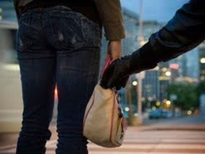 Γυναίκες στο έλεος των τσαντάκηδων