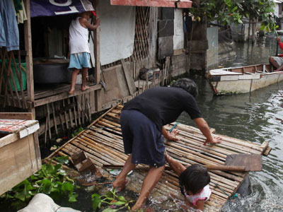 Απομακρύνεται ο φονικός τυφώνας Mirinae