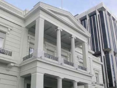 Υπουργός του… κοπανιστού αέρα