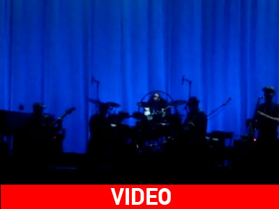 Λιποθύμησε επί σκηνής ο Leonard Cohen