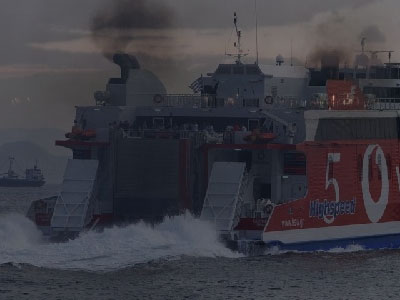 Έπιασε φωτιά εν πλω