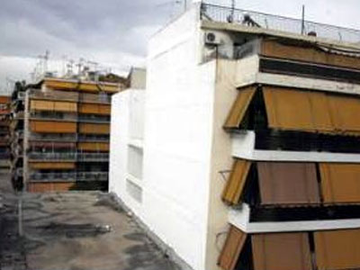 Βουτιά θανάτου από το μπαλκόνι