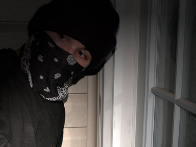 Διάρρηξη διαμερίσματος με πλούσια λεία