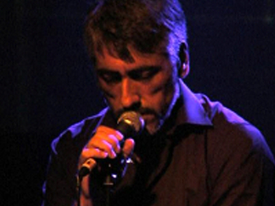 Θάνος Ανεστόπουλος: «Οι ποιητές γυμνοί τραγουδούν»