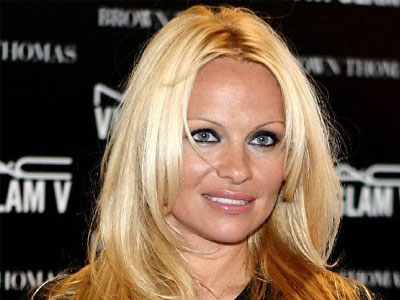 Τρέχει και δεν φτάνει η Pamela…