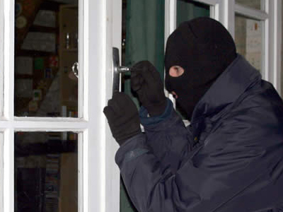 Διάρρηξη με λεία… 2.700 ευρώ