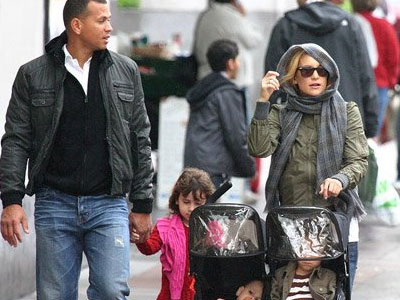 Οικογενειακή βόλτα για Κate και A-Rod