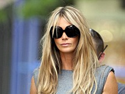 Κάτι μας θυμίζει το συνολάκι της Elle Macpherson