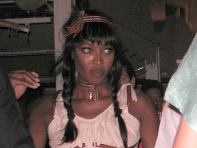 Νωρίς γιορτάζει τις απόκριες η Naomi Cambell