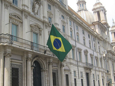 Δεκαήμερη διορία στη Βραζιλία για την τύχη του Zelaya