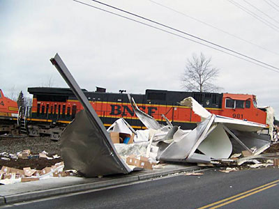 Τραγωδία με εκτροχιασμό τρένου στην Ταϊλάνδη