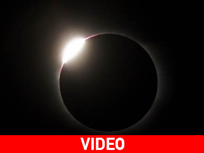 Χιλιάδες άνθρωποι παρακολούθησαν την έκλειψη ηλίου