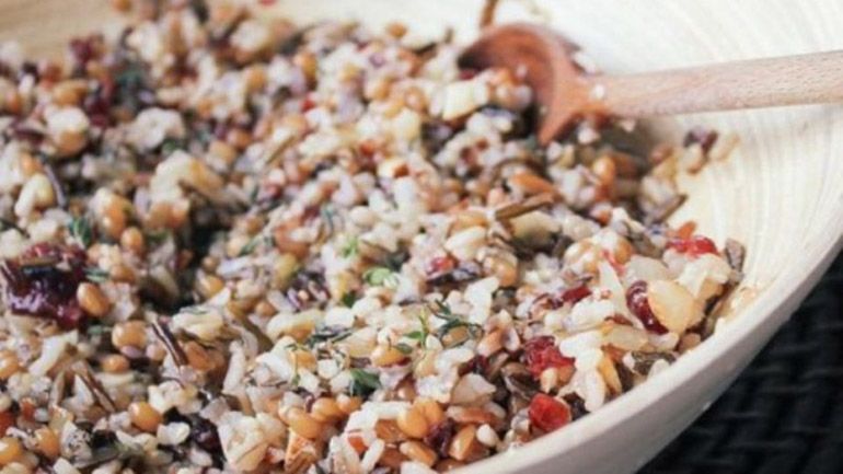 Συνταγή: Σαλάτα με άγριο ρύζι και γαλοπούλα Συνταγή: Σαλάτα με άγριο ρύζι και γαλοπούλα