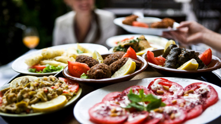 Tέσσερα πράγματα που πρέπει να προσέχετε όταν τρώτε έξω