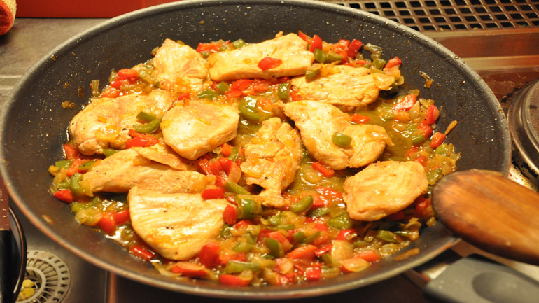 Κοτόπουλο ψητό με βαλσάμικο και πιπεριές