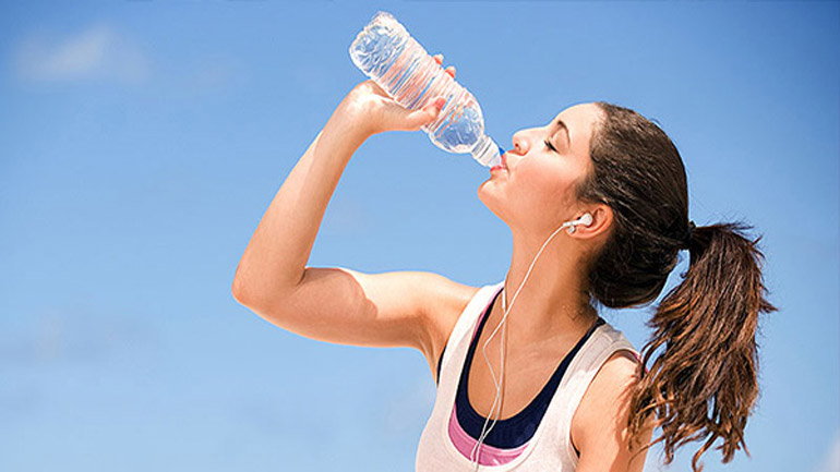 Θέλεις να ενυδατωθείς απολαυστικά και με ελάχιστες θερμίδες; Μάθε πώς.