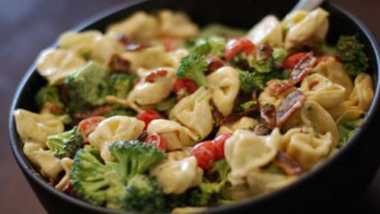 Σαλάτα με τορτελίνι και μπαλσάμικο