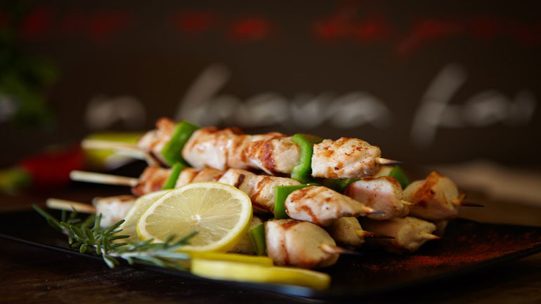 Τι επιλέγουμε στο σουβλατζίδικο και τι να αποφεύγουμε