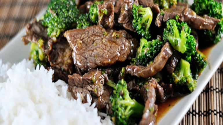 Συνταγή: Φιλέτο μοσχαριού με μπρόκολο και ρύζι