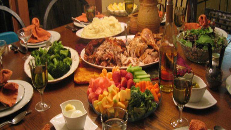 Βραδινό φαγητό: οι μύθοι που πρέπει να καταρρίψετε και οι αλήθειες που θα σας κρατήσουν fit και υγιείς