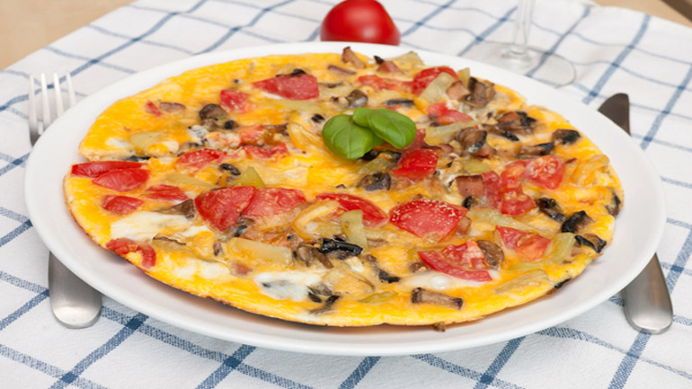 Συνταγή: Ομελέτα με μανιτάρια και ντομάτα