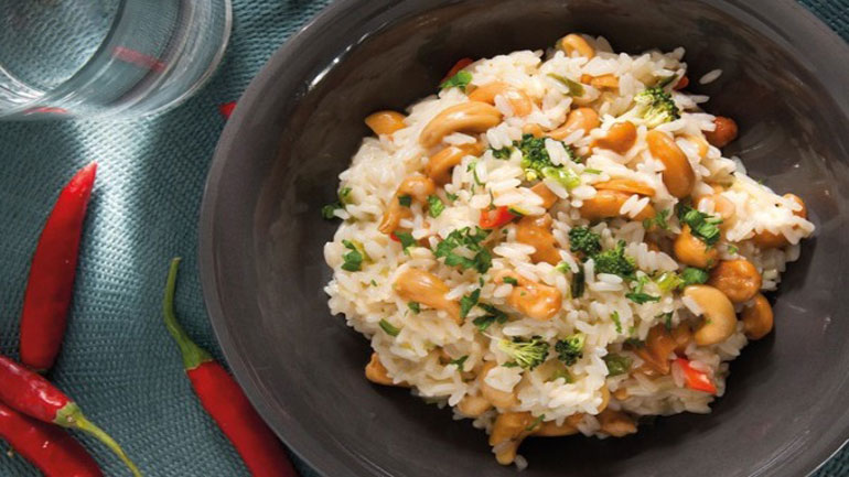 Ρύζι με κάσιους και δεντρολίβανο