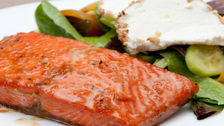 Συνταγή: Σολομός με σόγια και ginger