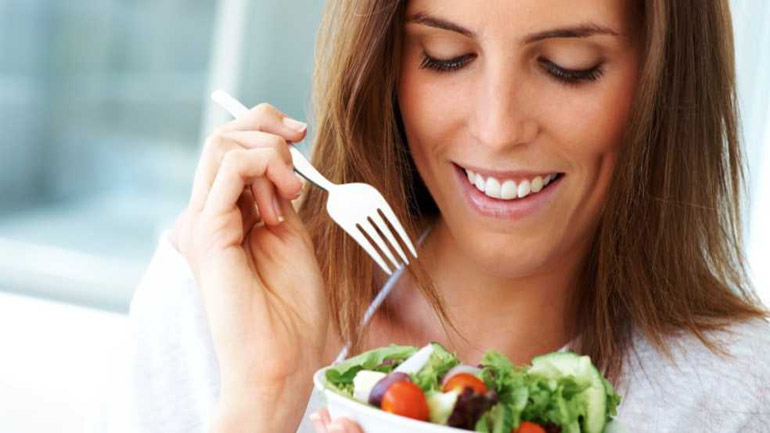 Δώδεκα τρόποι για να μειώσετε τις μερίδες σας χωρίς να νιώθετε ότι πεινάτε