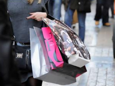 Από τις 13.00 ανοικτά τα καταστήματα