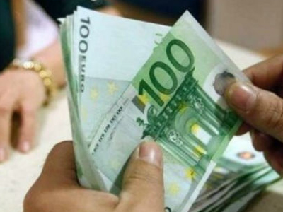 Από την 1η Μαρτίου οι μειώσεις του κατώτατου μισθού Από την 1η Μαρτίου οι μειώσεις του κατώτατου μισθού