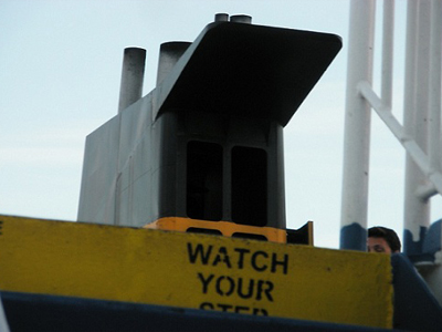 Ανησυχεί η «ΔΗΜΑΡ» για τον καπνό από τα φουγάρα των πλοίων!