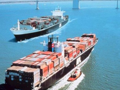 Βγαίνουν από τα… αβαθή τα containerships