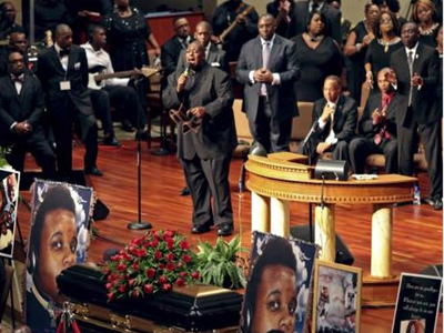 Χοροί και τραγούδια στην κηδεία του Μάικλ Μπράουν