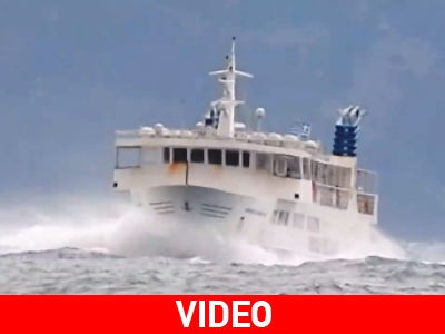 Καρέ – καρέ η μάχη του πλοίου «Σκοπελίτης» με τα κύματα