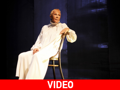 Η Ζωή Λάσκαρη ερμηνεύει το μονόλογο Ρόουζ του Μάρτιν Σέρμαν