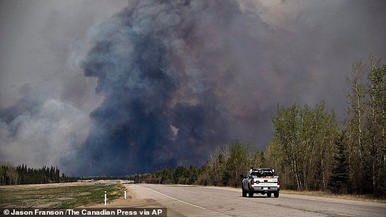 Αλμπέρτα: 1,5 εκατ. στρέμματα στάχτη – Στα 6 δισ. οι αποζημιώσεις για τις ασφαλιστικές