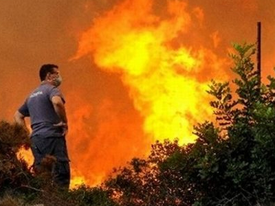 Υπό μερικό έλεγχο η πυρκαγιά στη Φωκίδα