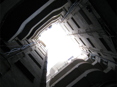 Βρέθηκε νεκρός σε φωταγωγό