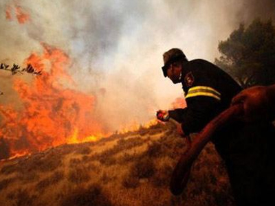 Σε εξέλιξη πυρκαγιά στην Ύδρα