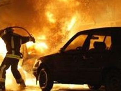Πυρκαγιά σε αυτοκίνητο στα Εξάρχεια