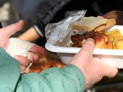 Διανομή τροφίμων σε άπορες οικογένειες στο Ηράκλειο