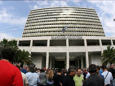 Αυτόφωρο για τους 12 από τους “εισβολείς” στο υπ. Άμυνας