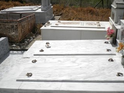 Ζημιές και λεηλασίες στο νεκροταφείο της Γαστούνης