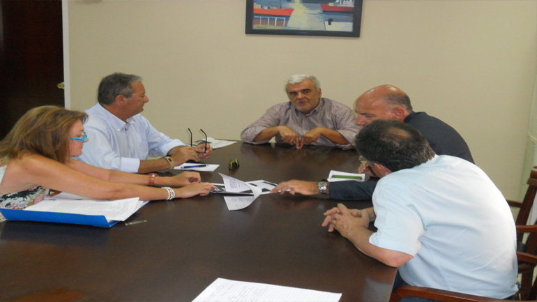 Συνάντηση για την αντιμετώπιση του παραεμπορίου και την δημιουργία νέας κλειστής αγοράς στον Πειραιά