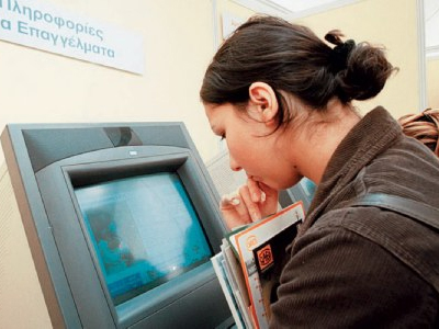 Οι γυναίκες πλήττονται περισσότερο από την ανεργία