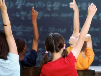 Απέβαλαν μαθητές γιατί έπαιζαν με τα μολύβια