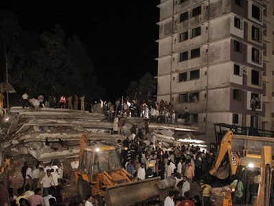 Ινδία: Τουλάχιστον 35 νεκροί από κατάρρευση κτηρίου