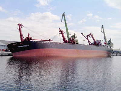 Βιαστικό φόρτωμα έγειρε το πλοίο στη Βάρνα