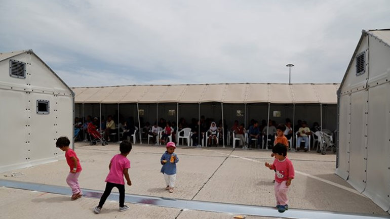 Αυτοψία του ΚΕΕΛΠΝΟ στον χώρο φιλοξενίας προσφύγων στο Ελληνικό